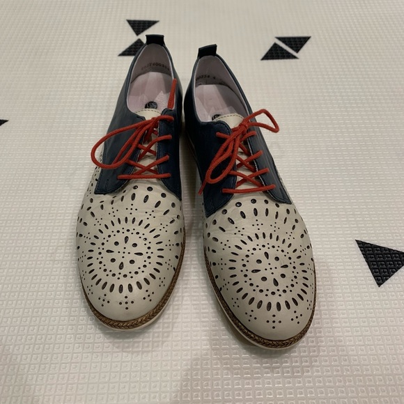 Ladies Ramonte Shoes, blue and creme with red laces - Picture 8 of 8